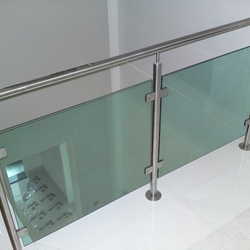 corrimão de vidro com inox