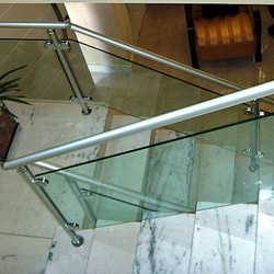 corrimão de vidro é inox