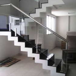 escada corrimão vidro
