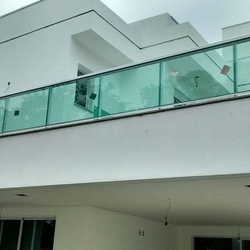 guarda corpo alumínio é vidro
