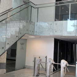 guarda corpo de inox com vidro