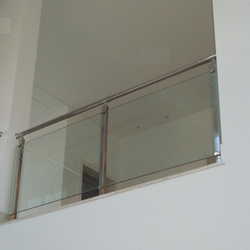 guarda corpo de vidro é inox