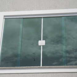 janela com vidro temperado