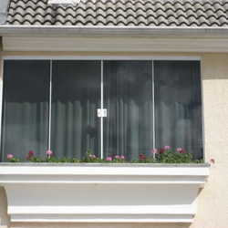 janela de vidro blindex