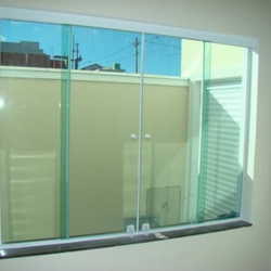 janela em vidro temperado