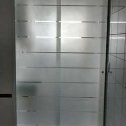 porta de vidro para lavanderia