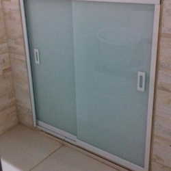 porta de vidro para pia