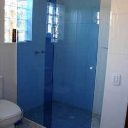 vidro temperado azul